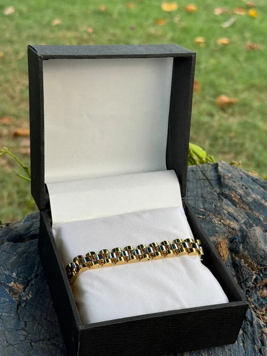 Beautiful Bracelet + Free Ring Just 1050!